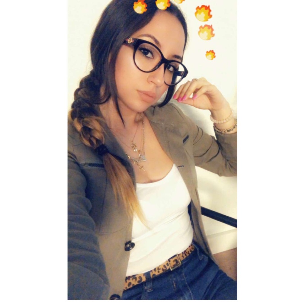 Meet your Posher, Laura